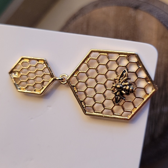 💥LAST ONE💥Honeycomb and Bee Hinged Dangle Earrings, goldplated - Picture 2 of 4